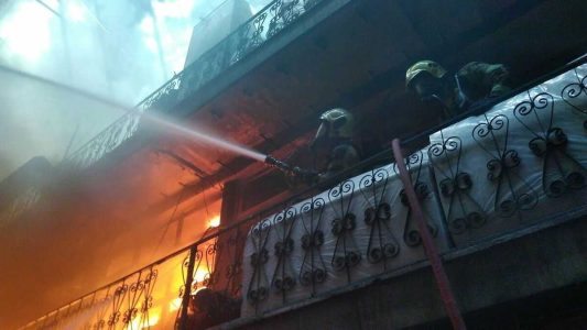 فیلم| آتش‌سوزی در یک انبار بزرگ در تهران