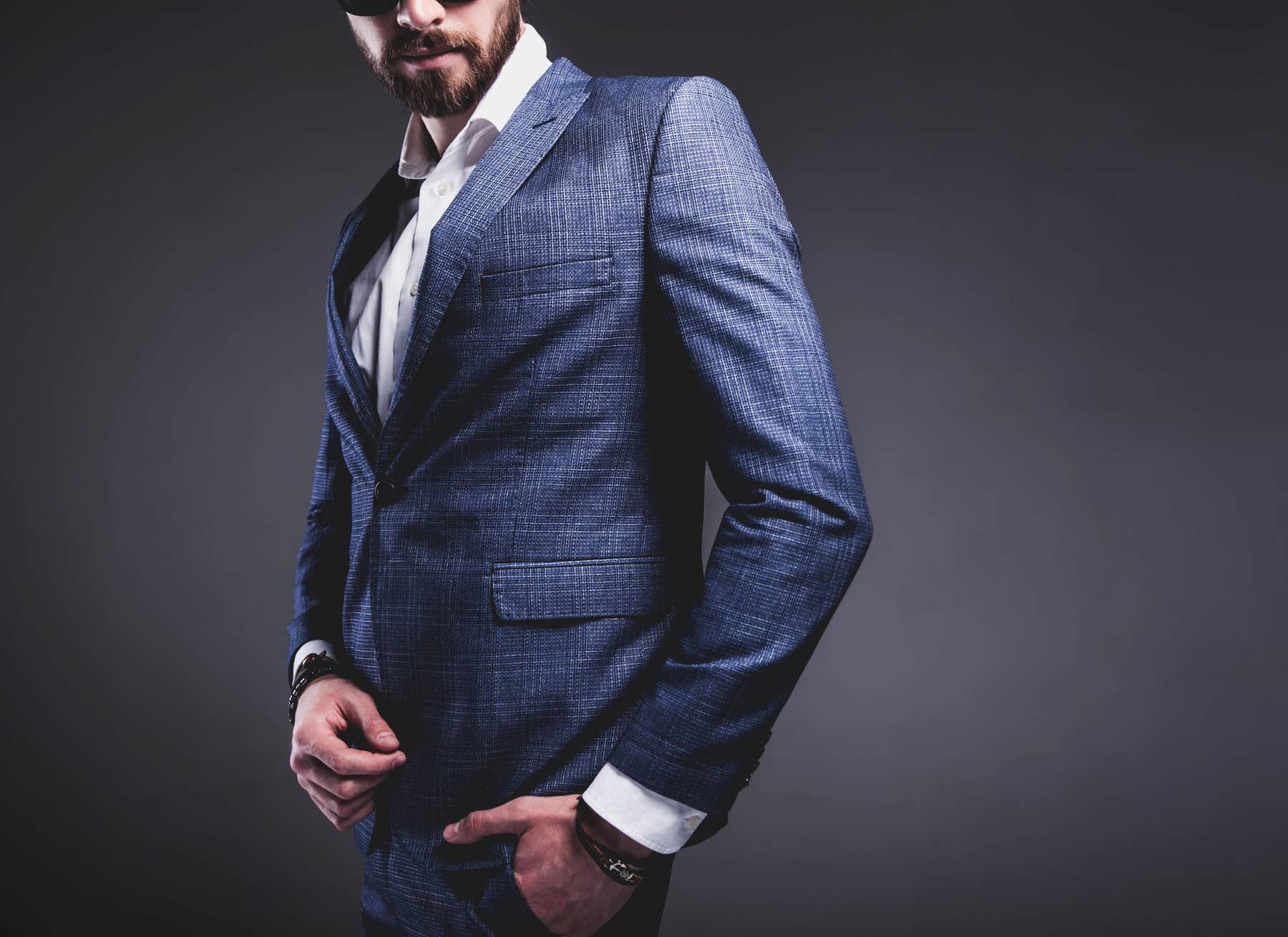 چگونه از چروک شدن کت و شلوار رسمی جلوگیری کنیم؟